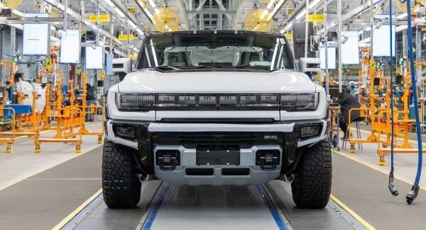 Глобальні автовиробники зазнали збитків через розробку електромобілів