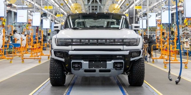 Глобальні автовиробники зазнали збитків через розробку електромобілів