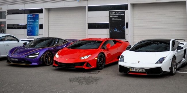 В Україні стрімко впав інтерес до елітних машин.