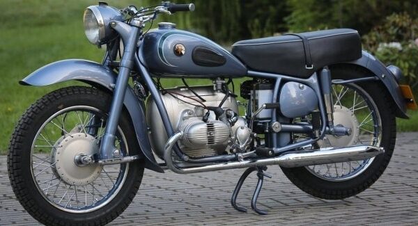 В Євросоюзі збувають раритетний 69-річний мотоцикл з Києва за 50 тисяч доларів.