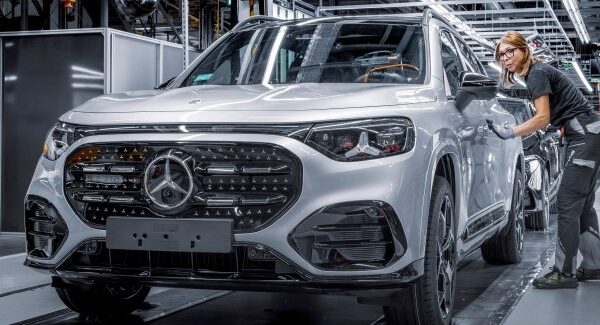 Mercedes-Benz втратив мільярд євро через мита.