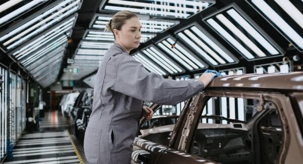 У 2025 році автовиробництво Британії досягло 73-річного мінімуму.