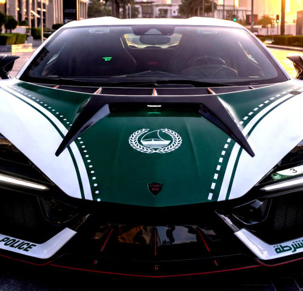 ДАІшник щойно отримав службовий автомобіль потужністю 1001 кінську силу