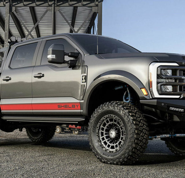 Остання конструкція Shelby обмінює трек на газон