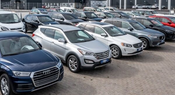 Ввіз старих автівок скоротився: які марки найбільше обирали українці