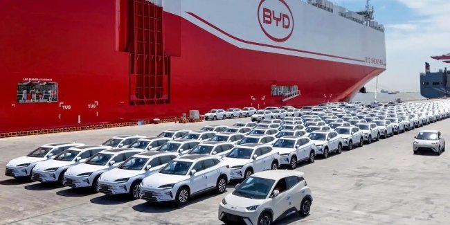 У лютому глобальні збути BYD впали більш ніж на 41%.