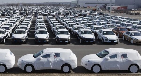 Збройний конфлікт обернув африканський острівний рай на виставку елітних авто.