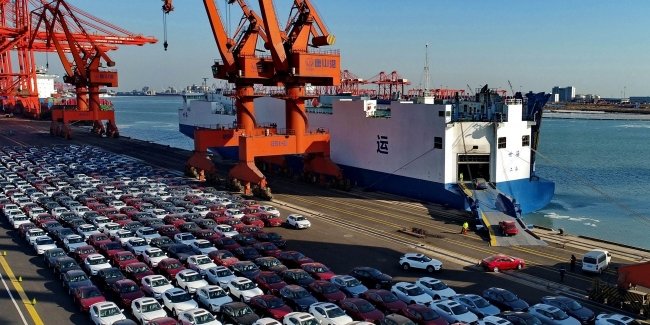 Європейські продажі авто знову знизились у лютому 2026-го.