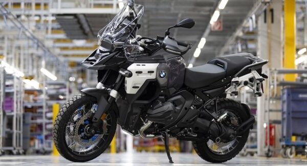 Берлінський завод BMW відзначив випуск чотирьохмільйонного мотоцикла.