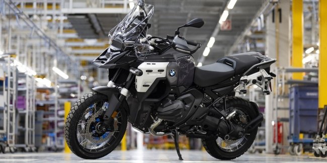 Берлінський завод BMW відзначив випуск чотирьохмільйонного мотоцикла.