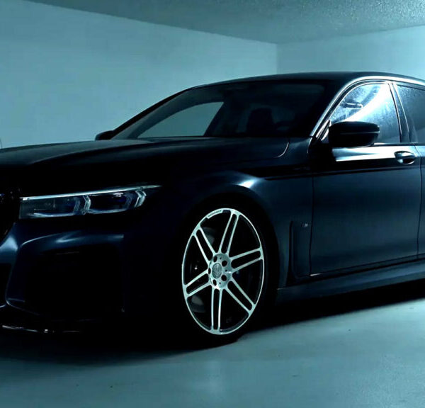 Manhart доводить, що старий BMW 7-ї серії робив це найкраще