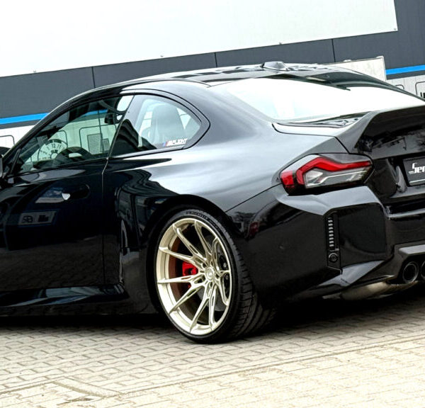 Цей BMW M2 CS перевершує Aventador