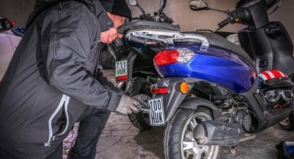 Німецькі мопеди: зміна кольору номерних знаків