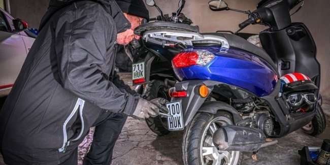 Німецькі мопеди: зміна кольору номерних знаків