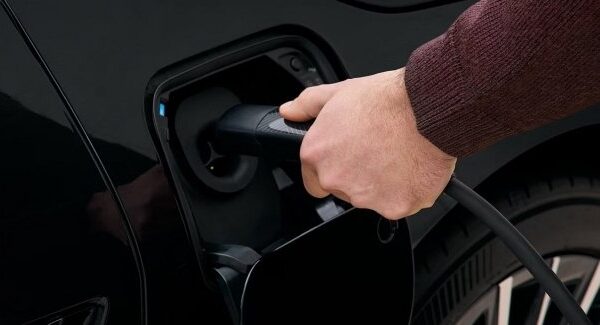 Автоконцерни згортають електромобільні проєкти.