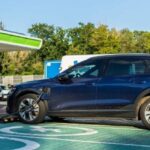 Стрибок цін на бензин спричинив бум продажів електрокарів у Європі.