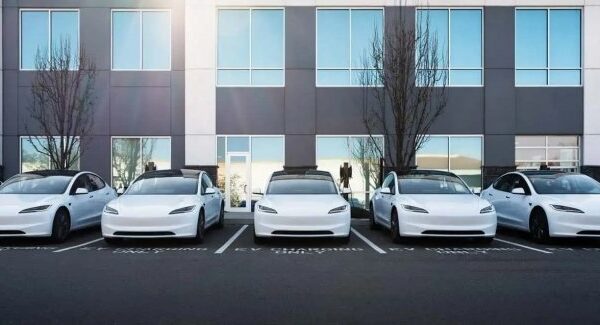 Tesla випередила BYD у збуті електрокарів.