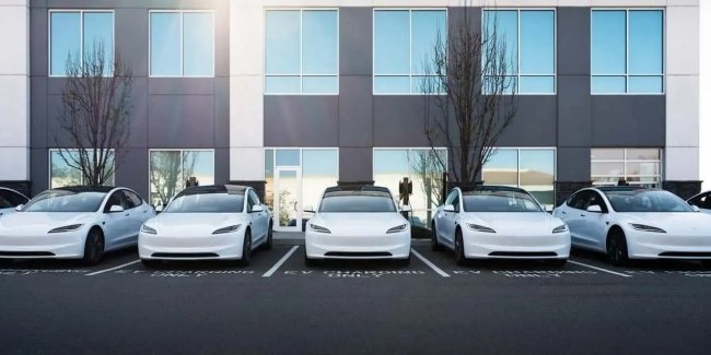 Tesla випередила BYD у збуті електрокарів.
