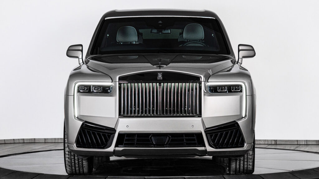 Цей Rolls-Royce Cullinan виглядає як стандартний, але не піддається впливу гранати