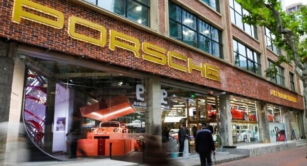 Збут Porsche знизився на п’ятнадцять відсотків через китайську ринкову скруту та стратегічну переорієнтацію.