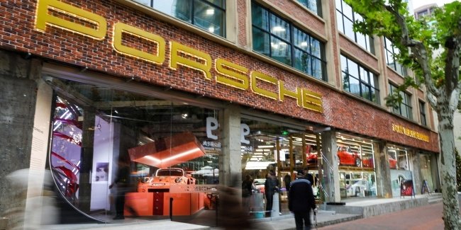 Збут Porsche знизився на п’ятнадцять відсотків через китайську ринкову скруту та стратегічну переорієнтацію.