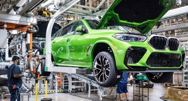 BMW: Падіння прибутків майже на 25% через тарифи США та млявий попит в КНР.