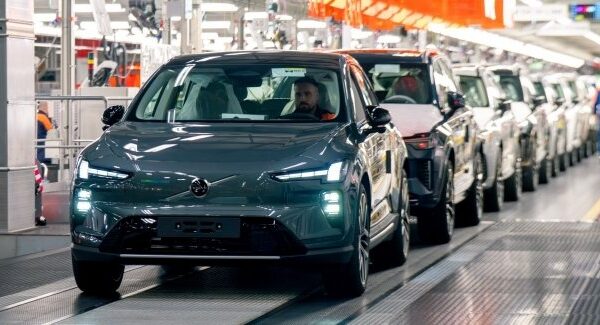 Збут Volvo Cars скоротився на 10% за квартал.