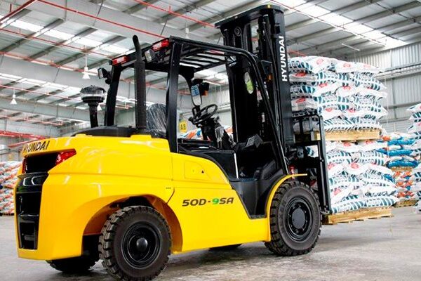 Вилочний навантажувач для складу: як вибрати надійну техніку в TekPowerForklift