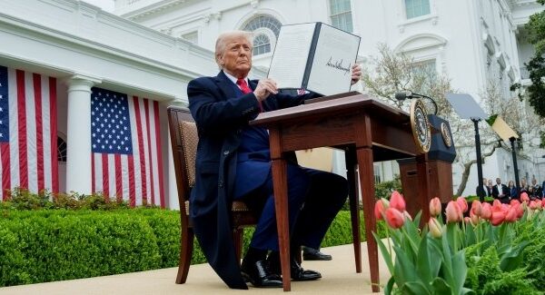 Трамп відмовився від ідеї збільшення мит на європейські автівки.