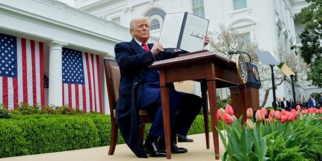 Трамп відмовився від ідеї збільшення мит на європейські автівки.