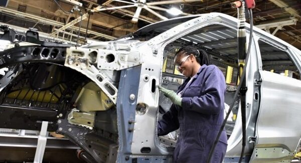 Ford не планує повністю припиняти виробництво автомобілів із двигунами внутрішнього згоряння.