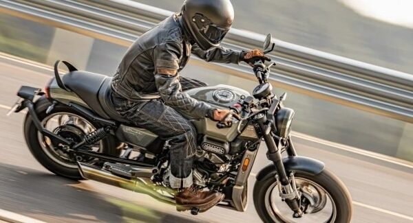 Південна Корея презентувала бюджетний байк, схожий на Harley-Davidson.