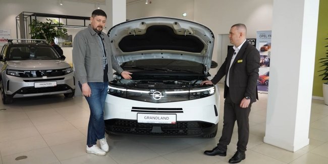 У квітні зріс попит на нові авто з ДВЗ
