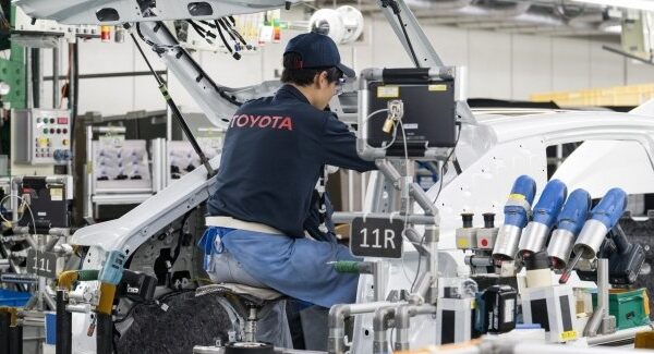 Продажі Toyota знижуються через спад попиту на важливих ринках