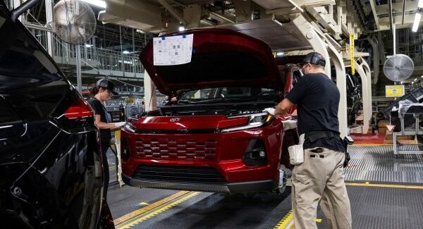 Світові продажі Toyota знижуються четвертий місяць поспіль