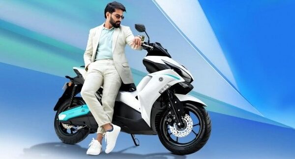 Yamaha представила електричний скутер з висувним акумулятором