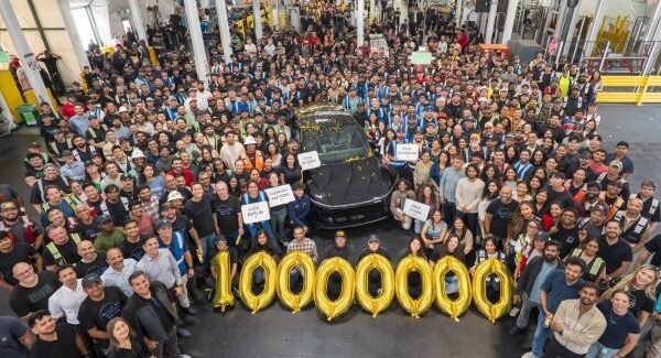 Tesla відзначила виробництво свого 10-мільйонного електромобіля у Сполучених Штатах.