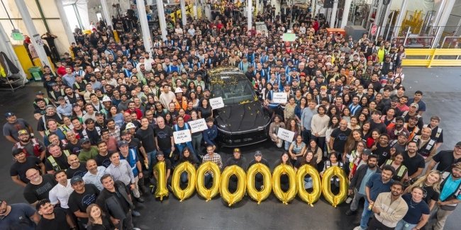 Tesla відзначила виробництво свого 10-мільйонного електромобіля у Сполучених Штатах.