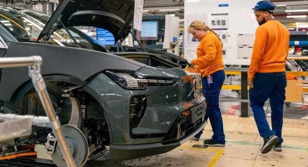 Volvo Cars заробила понад 40 мільйонів доларів, проте її доходи зменшилися майже на 20%