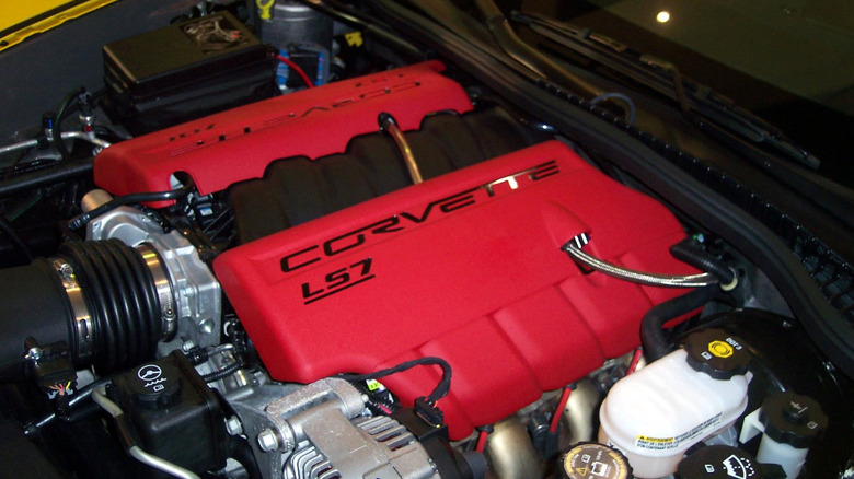 Двигун LS7 під капотом C6 Corvette Z06.