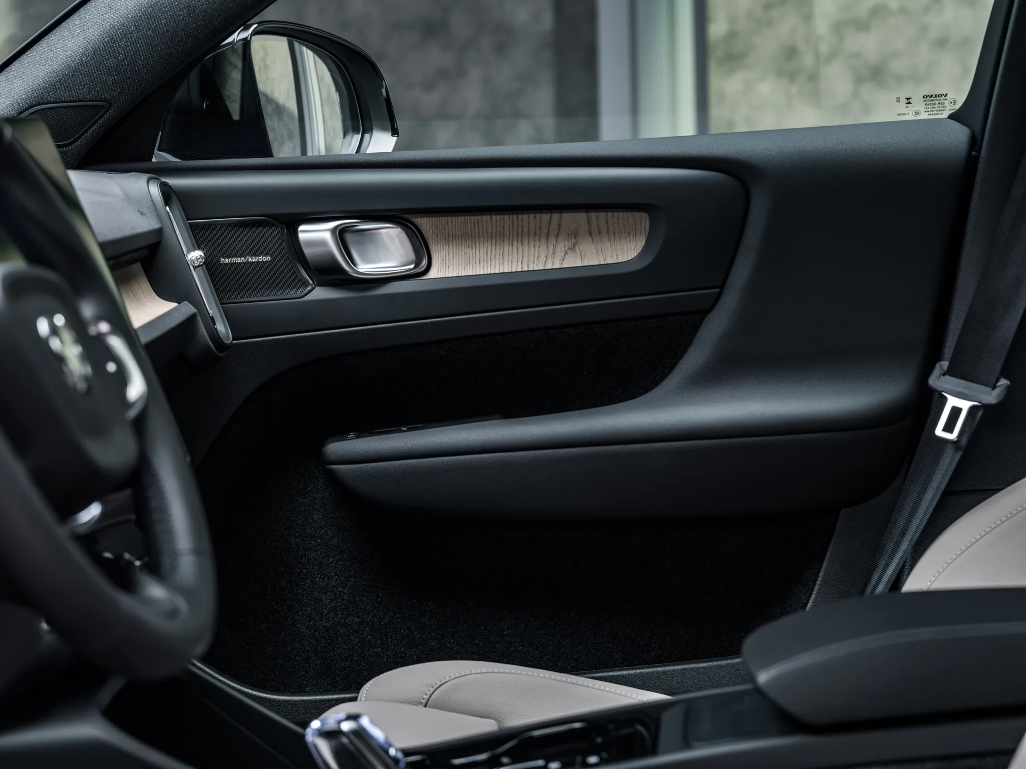 Дверна панель Volvo XC40