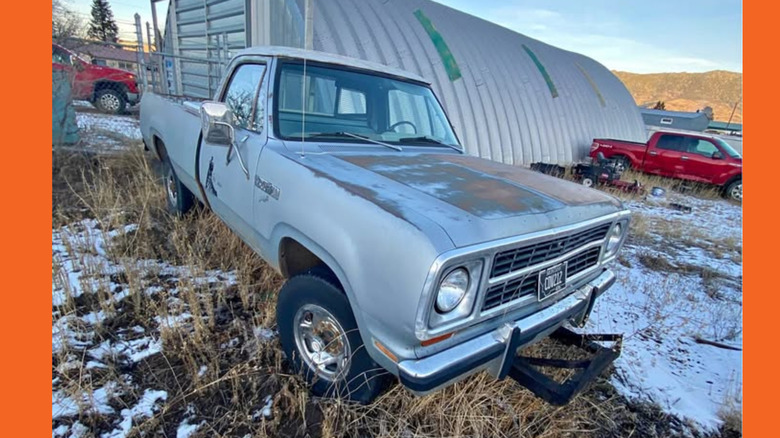 Іржавий Dodge W200 Power Wagon