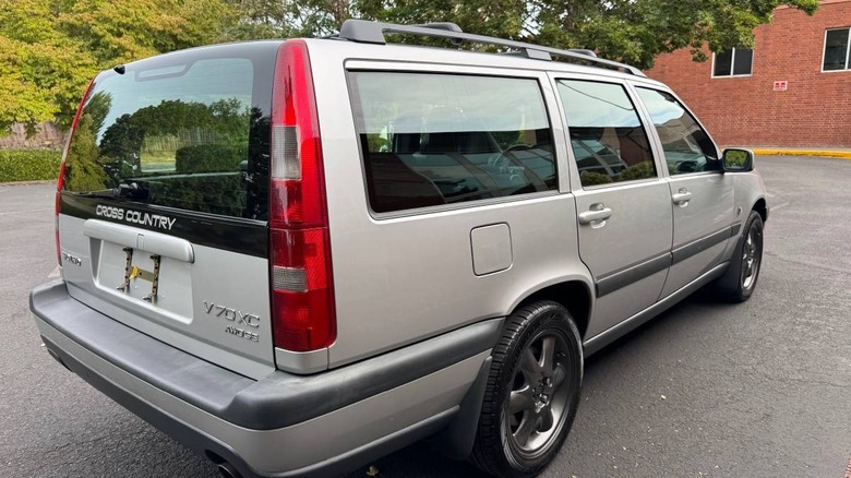 2000 Volvo V70 XC з відновленим техпаспортом, вид ззаду три чверті