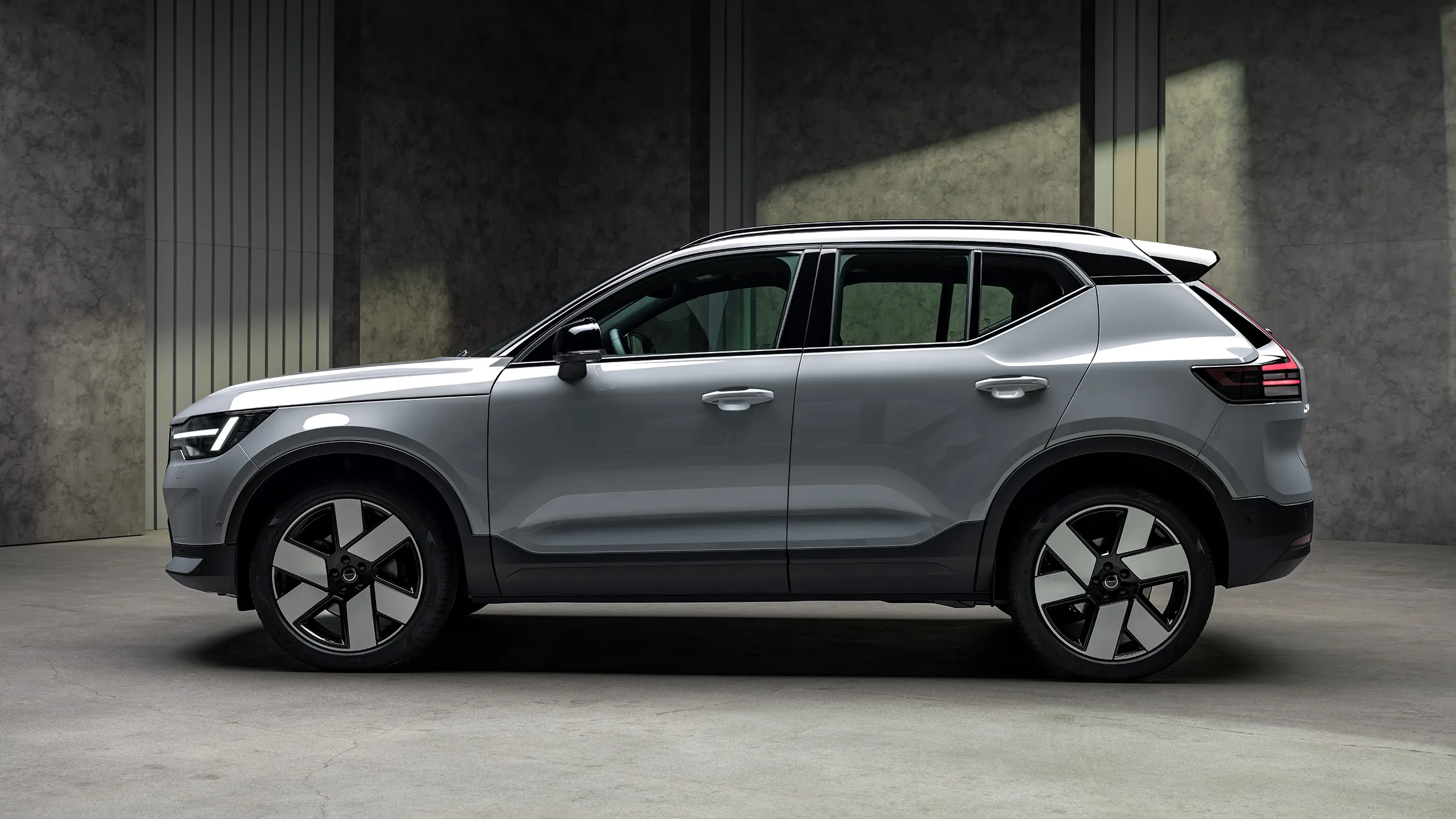 Боковий вигляд Volvo XC40