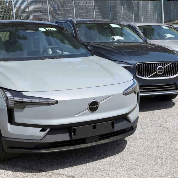 Volvo навчить авто спілкуватися між собою, щоб попереджати про небезпеку на дорогах