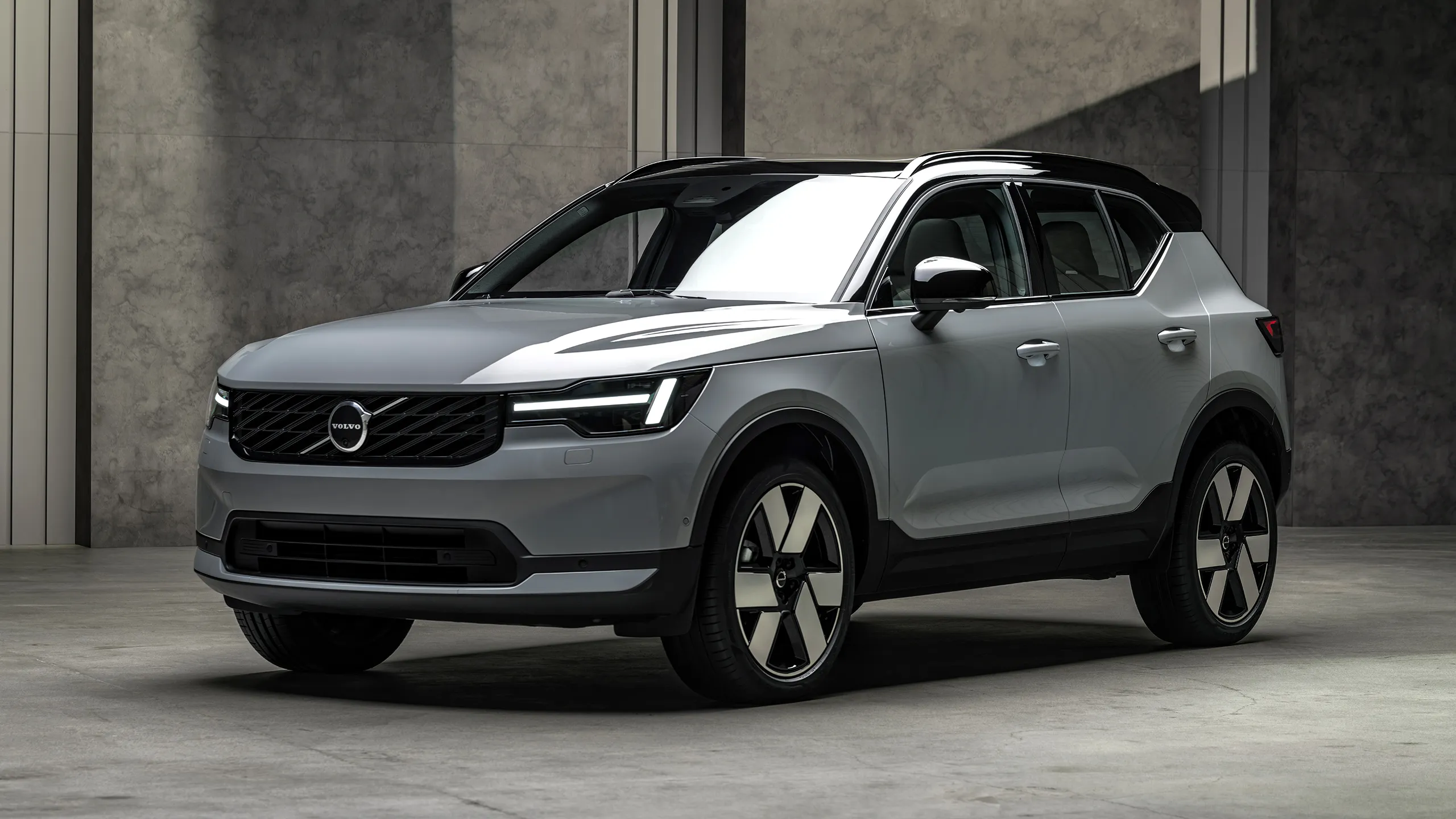 Передня тричетвертна частина Volvo XC40