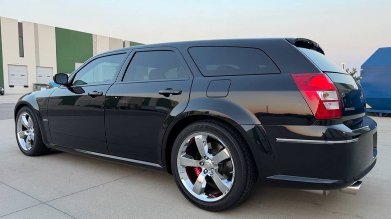 2007 Magnum SRT8 з лівого боку