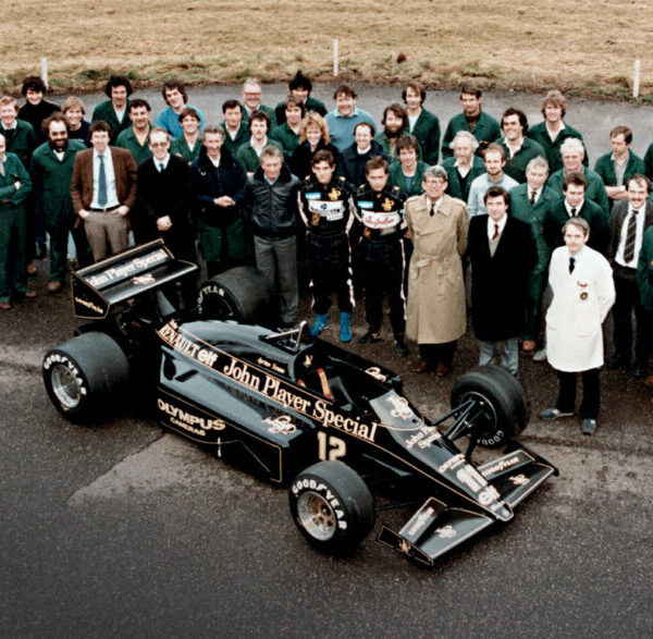 Створено точну копію боліда Формули-1 Сенни Lotus 97T