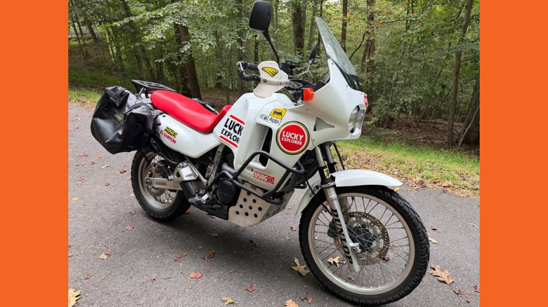 Honda Transalp у пластику Africa Twin з лівреєю Lucky Strike