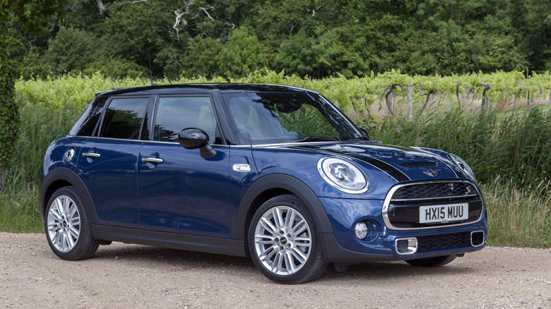 Mini Cooper S 2015 року.